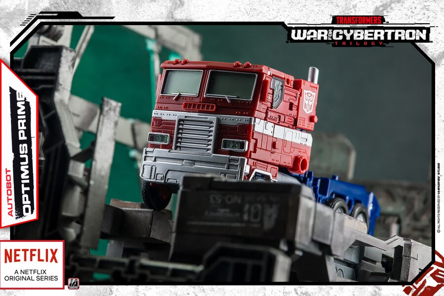 Netflix Transformers WFC Optimus Prime  (6 of 9)